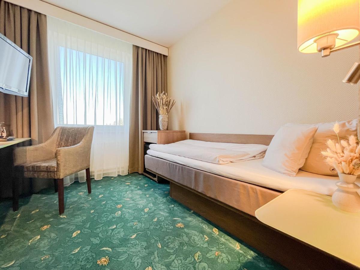 Hotel-Restaurant Vier Linden Штаде Экстерьер фото